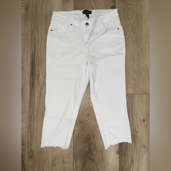 BODY BY US Plus size white womens capris - Picture 1 of 4